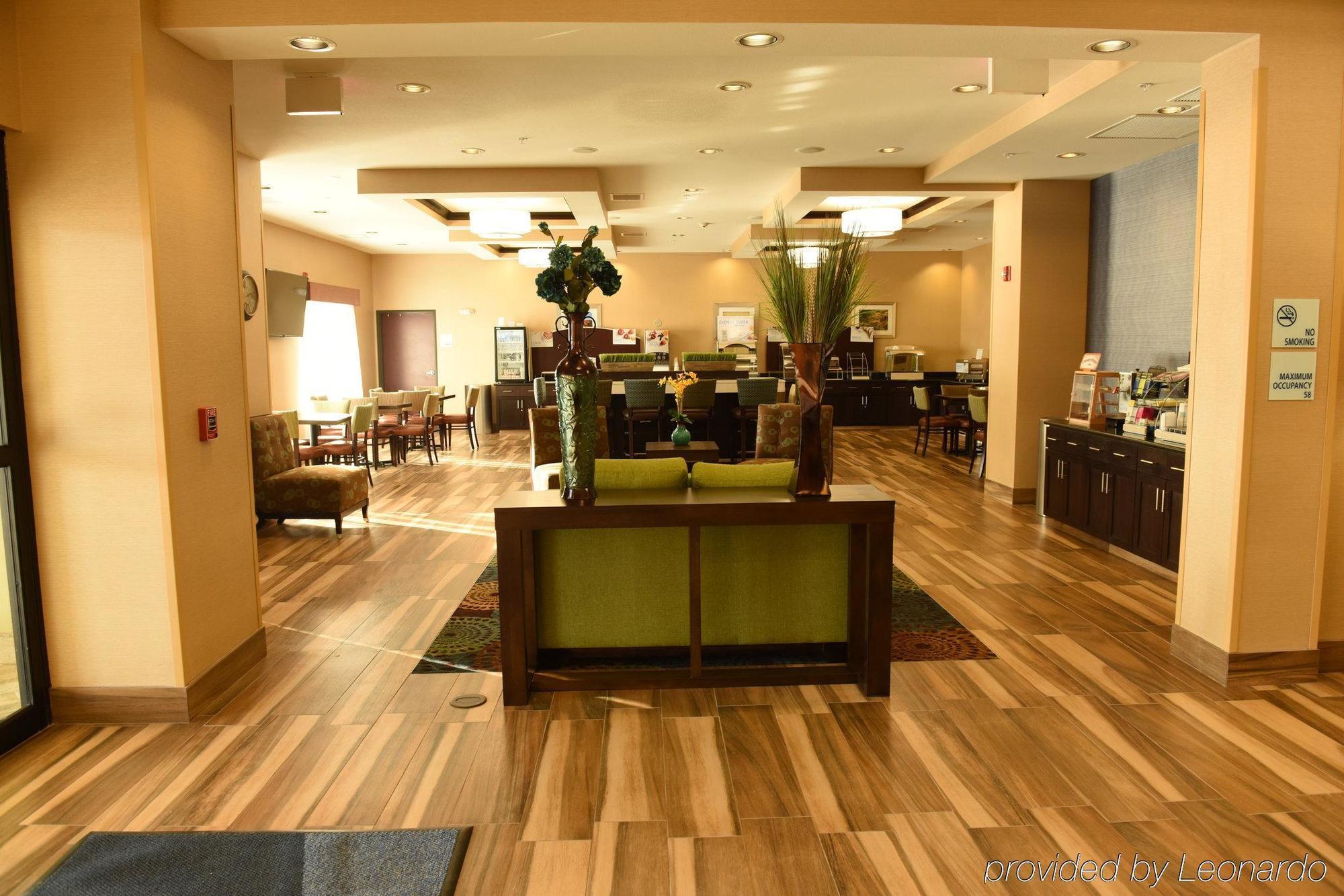 Holiday Inn Express & Suites Fort Dodge By Ihg Extérieur photo