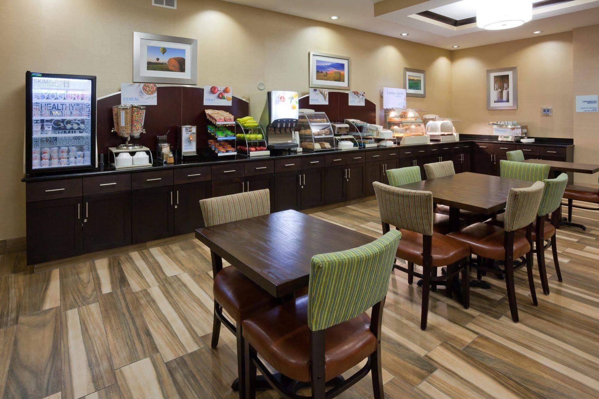 Holiday Inn Express & Suites Fort Dodge By Ihg Extérieur photo